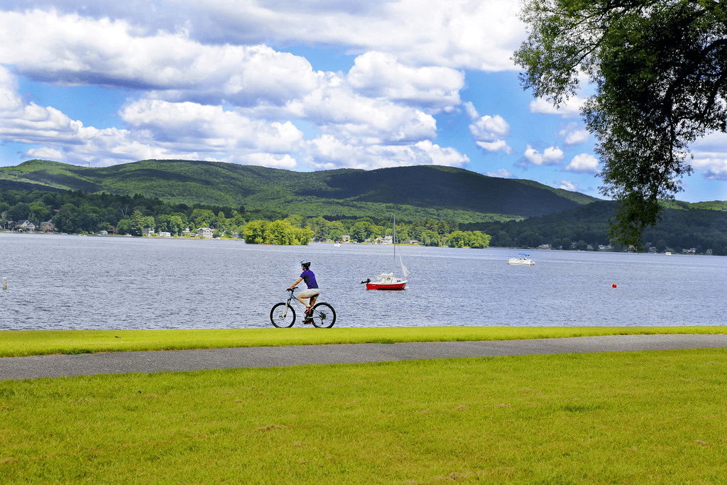 Pontoosuc Lake