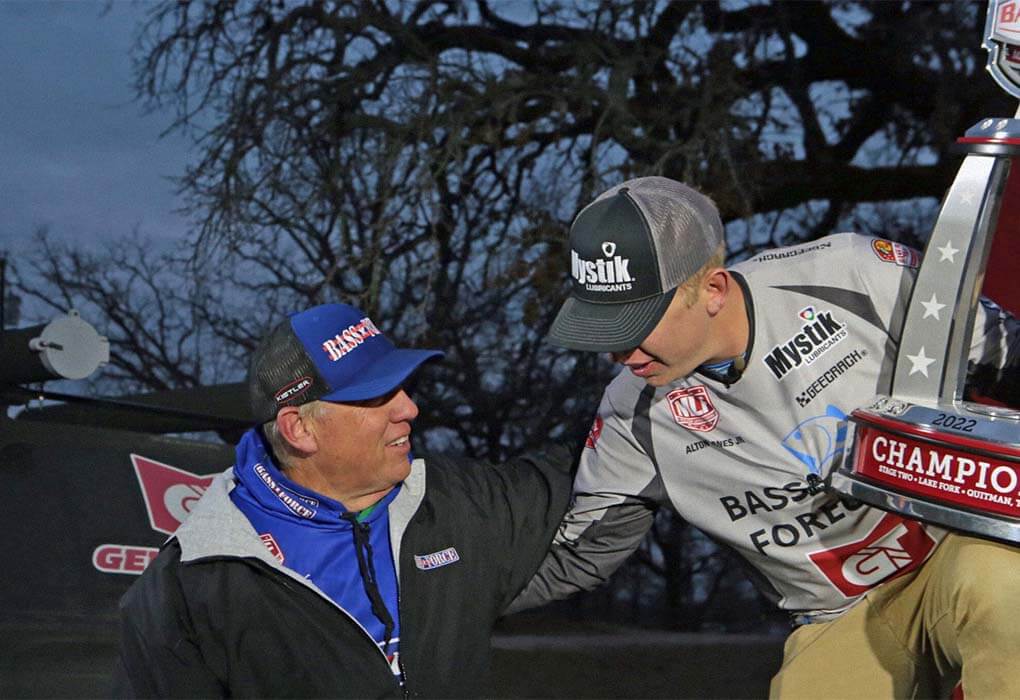 Alton Jones congratulated his son, Alton Jr., after winning a Bass Pro Tour event. (Photo by Josh Gassmann/Major League Fishing)