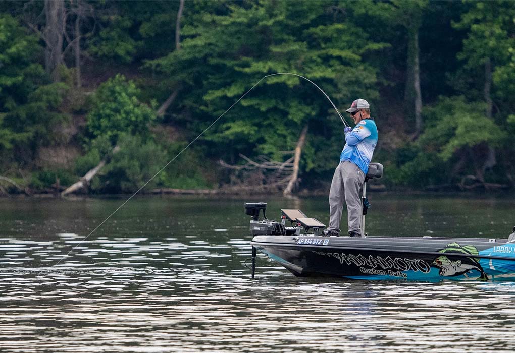 Larry Nixon battled a big bass during an FLW tournament (photo by Jody White/Major League Fishing)