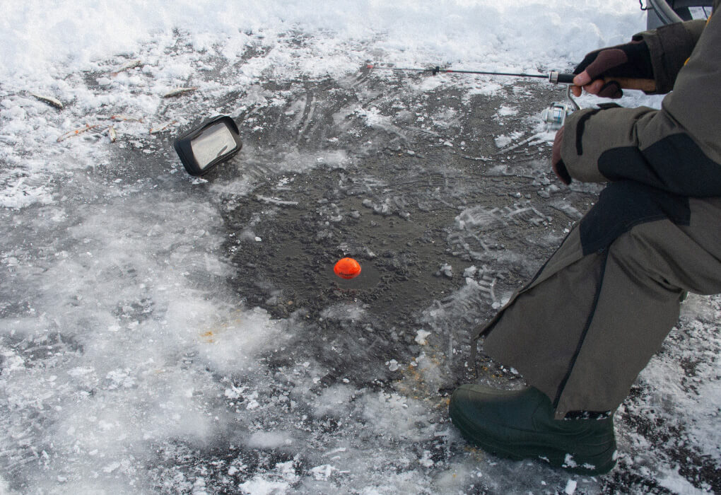 ice fishing with the help of a fish finder