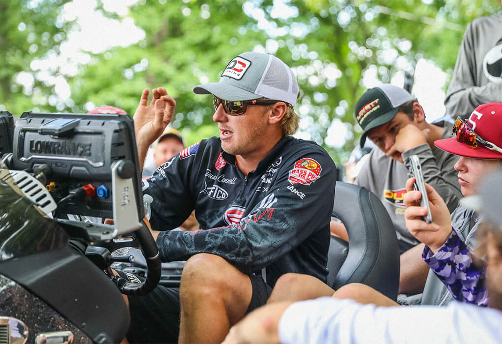 Dustin Connell instructs young anglers on how to use electronics to find bass (photo by Garrett Davidson/Major League Fishing)