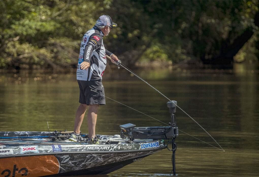 Tommy Biffle searches for a pattern when he is pitching or flipping to shallow cover (photo by Garrick Dixon/Major League Fishing)