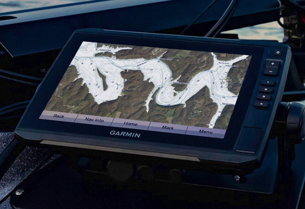 Garmin Echomap UHD fish finder