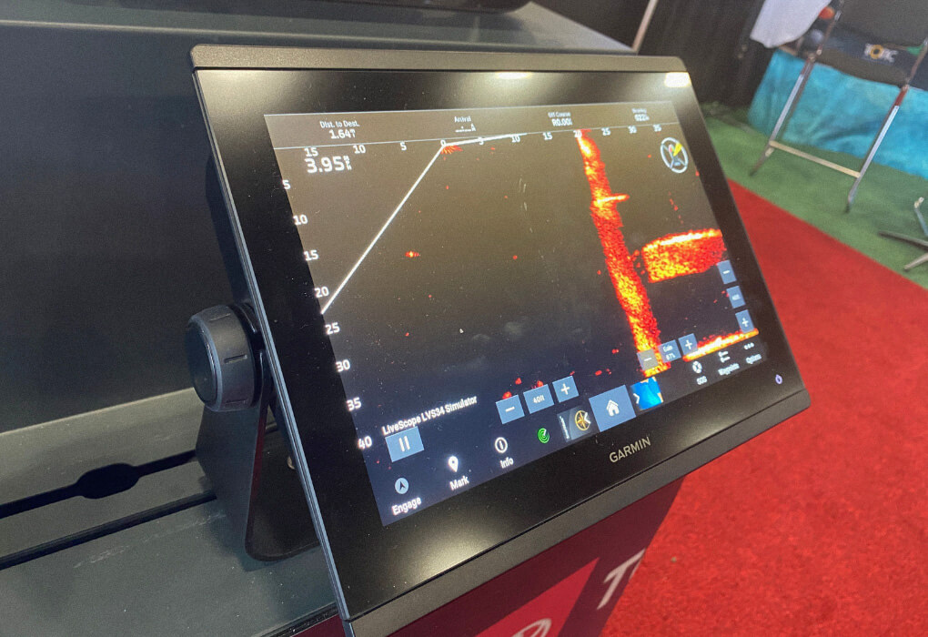 Garmin fish finder display