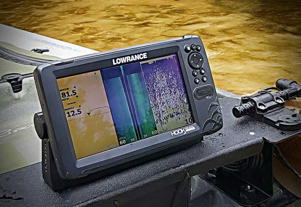 Lowrance Hook Reveal fish finder
