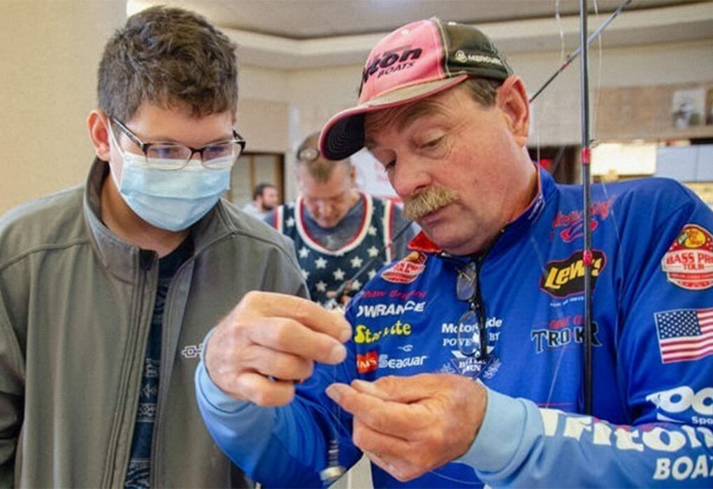 Shaw Grigsby enjoys teaching others, especially youngsters, to fish. (Photo by Major League Fishing)