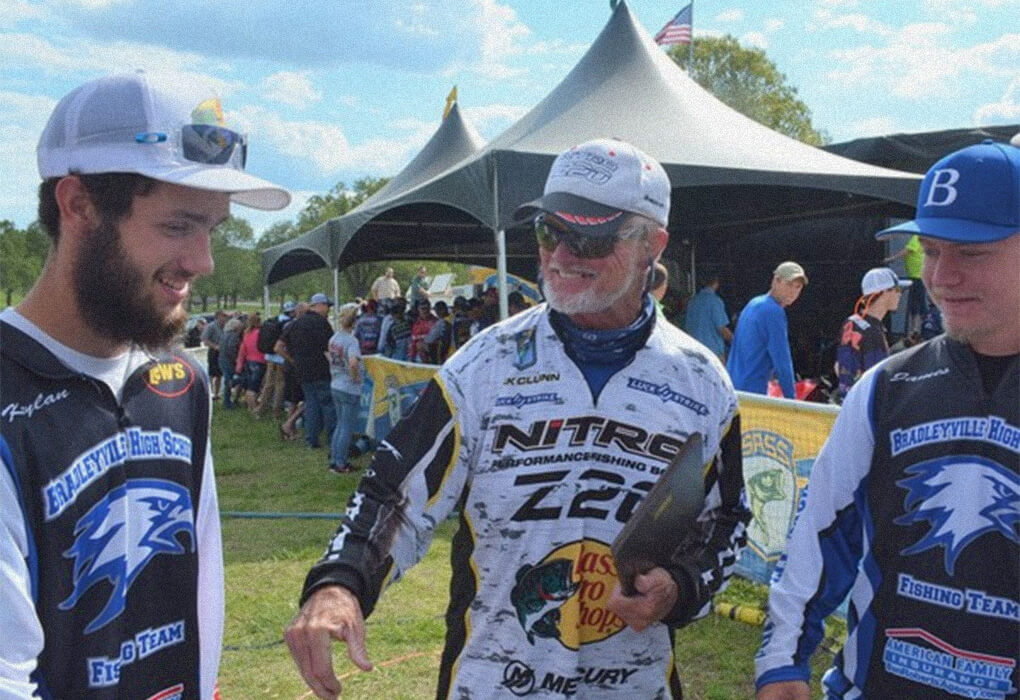 Rick Clunn visited with high school anglers after a Bassmaster tournament in the Ozarks. (Photo by Brent Frazee)