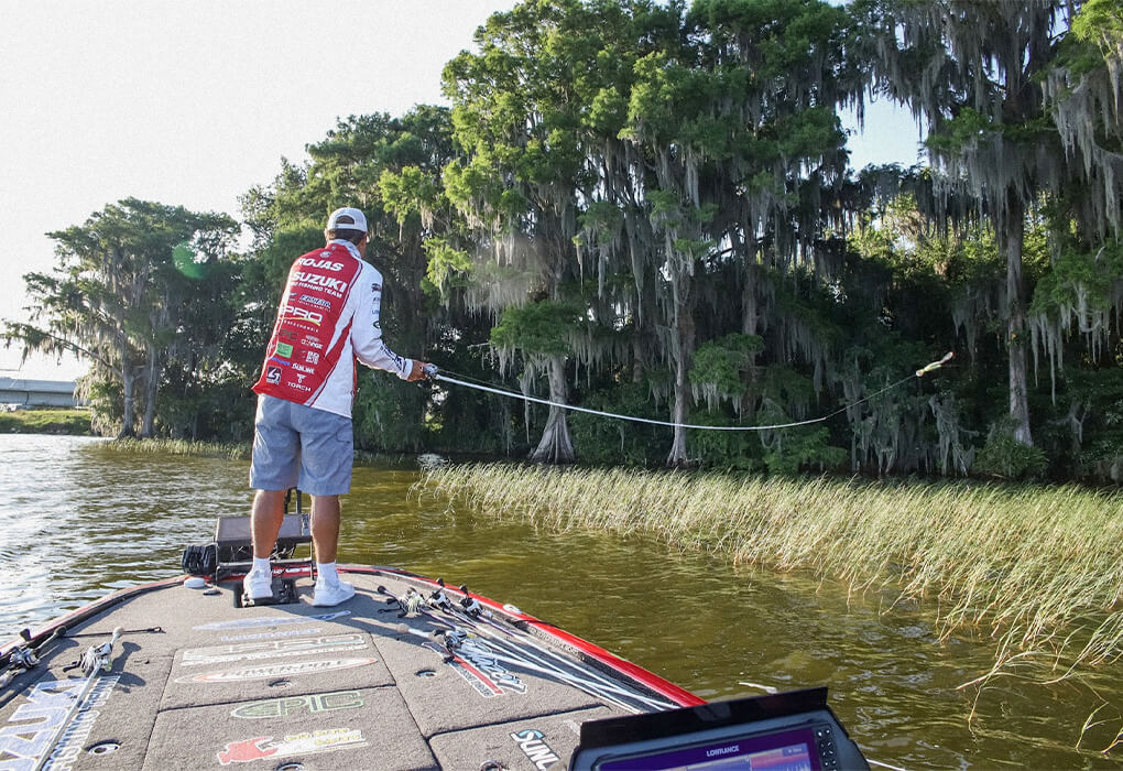 A familiar sight on the Bass Pro Tour: Dean Rojas launches a frog attack along a weed line (photo by Phoenix Moore/Major League Fishing)